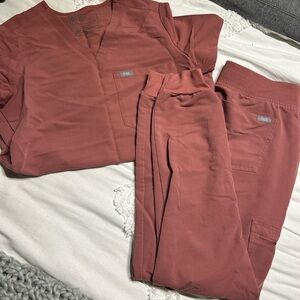 Mauve woman’s figs